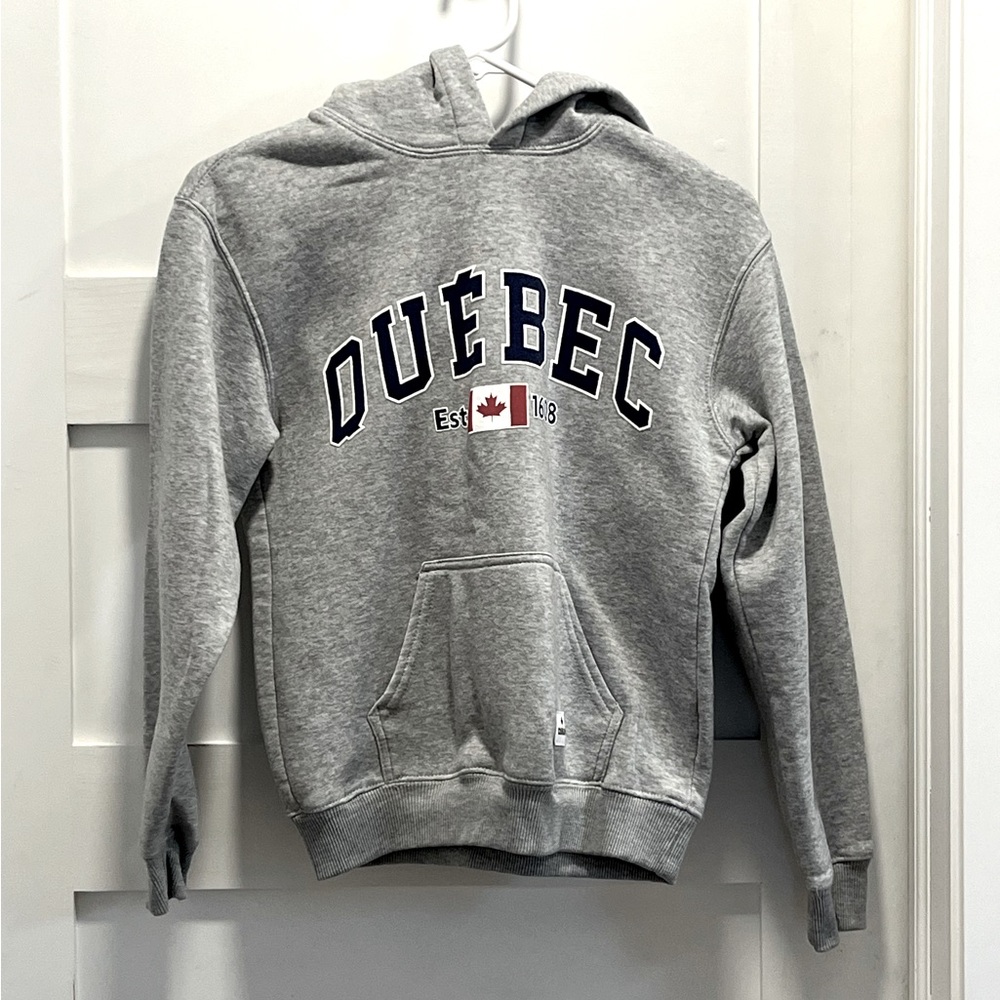 Quebec hoodie youth large, TeePee brand
